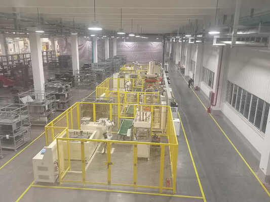 The production line for polishing and forming the inner cavity of ovens/microwaves and for welding is highly automated and operates at high speed.