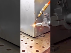 औद्योगिक रोबोट आर्म स्वचालित सीएनसी फाइबर लेजर वेल्डिंग मशीन उपकरण 1000W 2000W 3000W